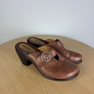 Born Leather Heeled Round Toe Clogs Women's 8 Buckle Mules Comfort Support
